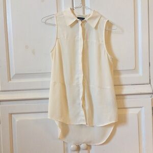 Women’s sleeveless cream button down blouse  XS